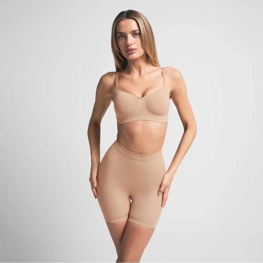 SKIMS Seamless Sculpt Bralette - Picture 4 of 4
